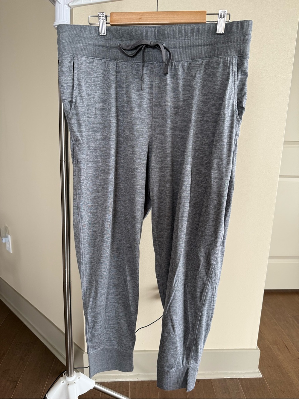 American Eagle Outfitters Women Heather Gray Drawstring Joggers